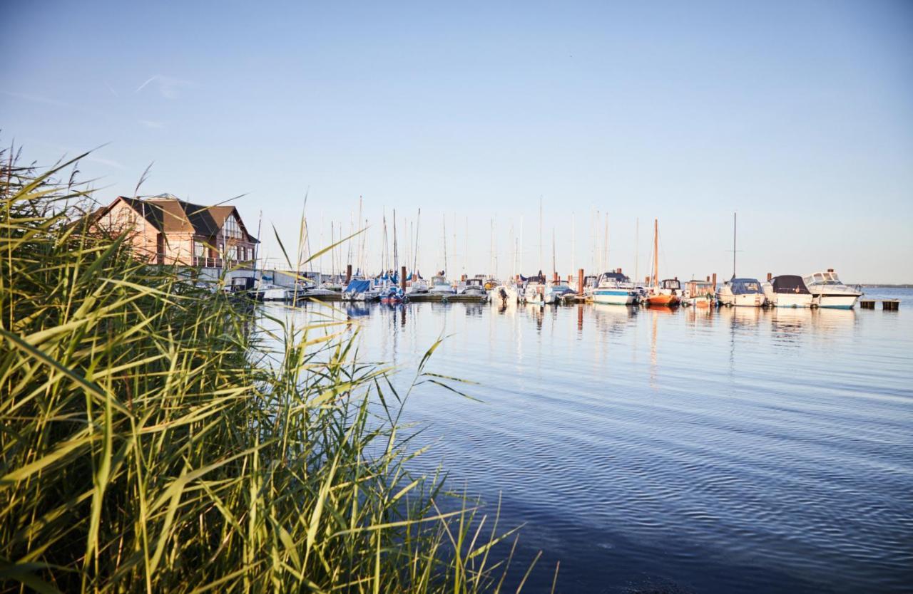 Bades Huk Marina Hotel Hohen Wieschendorf Bagian luar foto