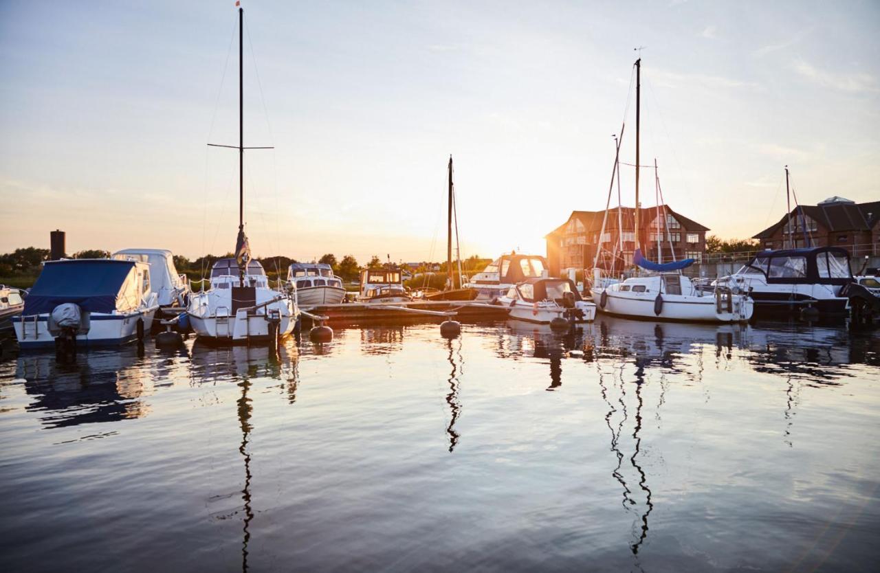 Bades Huk Marina Hotel Hohen Wieschendorf Bagian luar foto