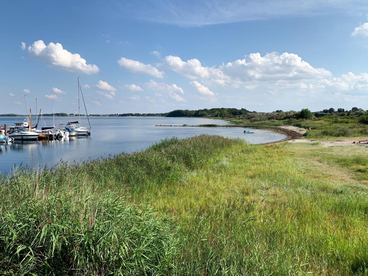 Bades Huk Marina Hotel Hohen Wieschendorf Bagian luar foto