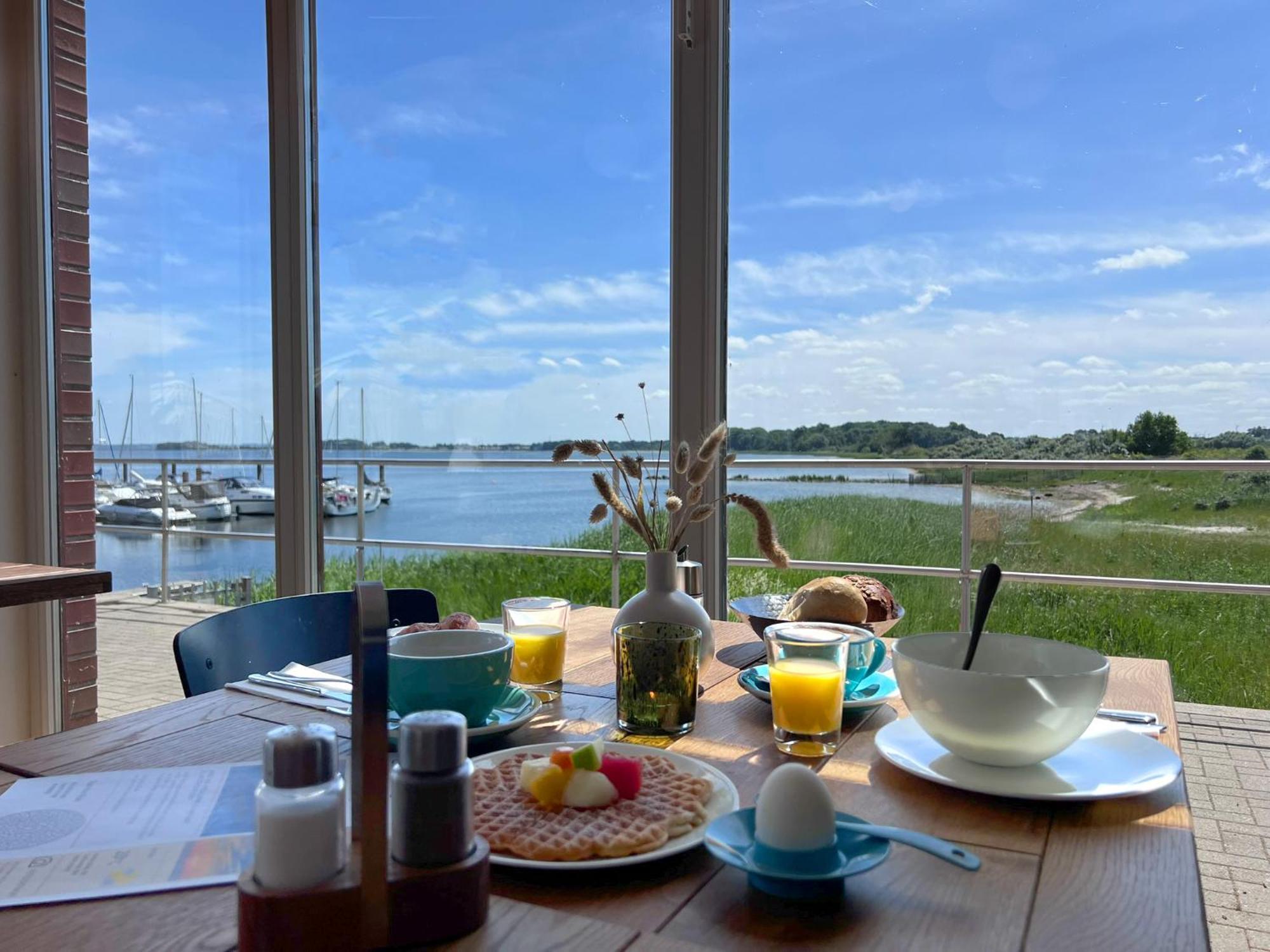Bades Huk Marina Hotel Hohen Wieschendorf Bagian luar foto